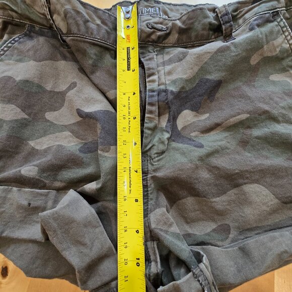 Time & Tru Shorts Stretch Camouflage Camo Womens Size 12 - Picture 5 of 5